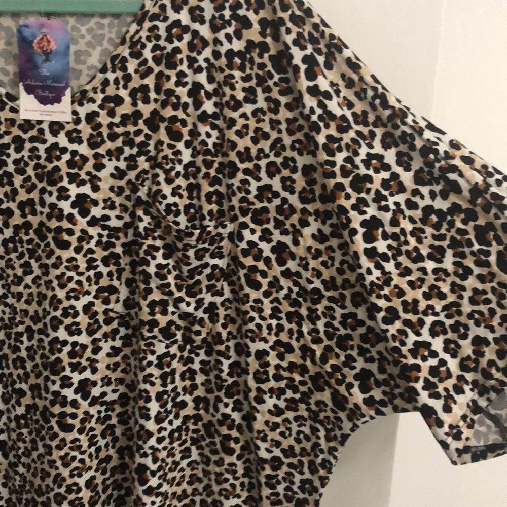 Beautiful Leopard Print Top - Picture 3 of 6